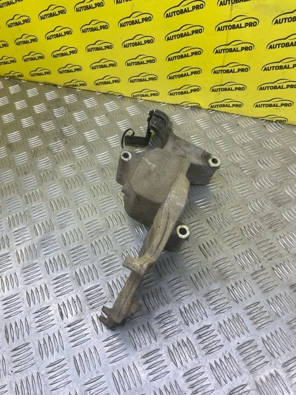 Кронштейн генератора Nissan Navara (D40) 2004-2015 2010 119105X00A ПИКАП 2.5 D YD25DDTI