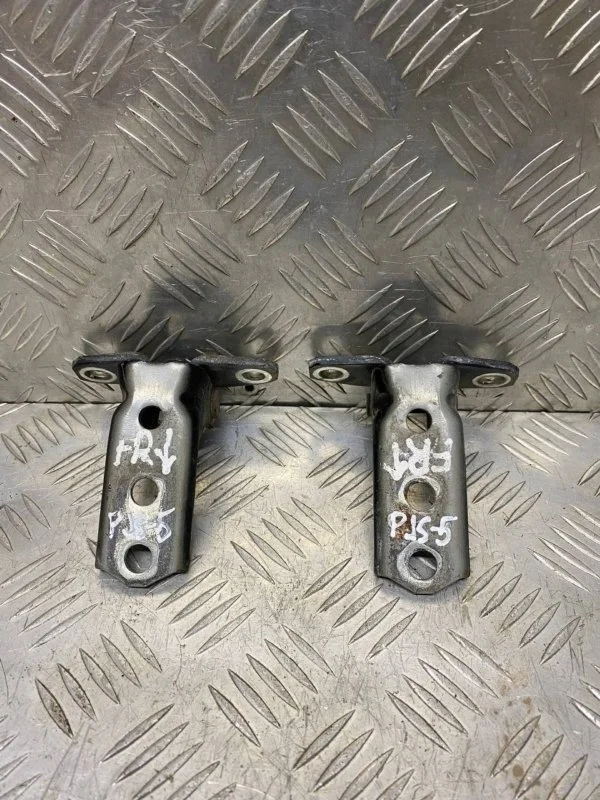 Петля двери Mitsubishi Pajero Sport Ii (2008-2017) 2011 5702A034 ВНЕДОРОЖНИК 2.5 D 4D56