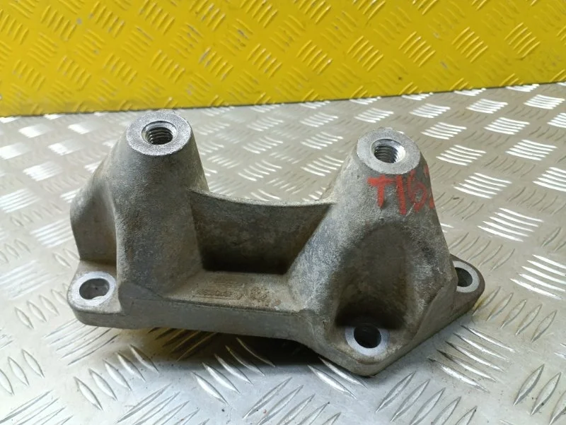 Кронштейн КПП Land Rover Freelander II (2006-2014) 2011 LR001074 2.2 D 224DT