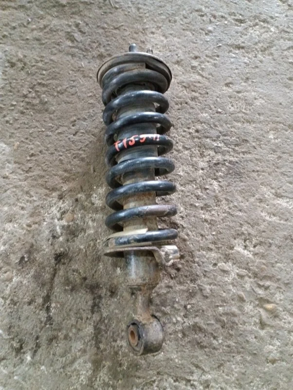 Амортизатор передний Nissan Pathfinder (R51M) 2004-2013 2006 56100EB31D ВНЕДОРОЖНИК 2.5 D YD25DDTI