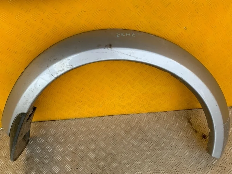 Молдинг крыла переднего правого Mitsubishi L200 (2006-2015) 2013 7420A096HC ПИКАП 2.5 D 4D56