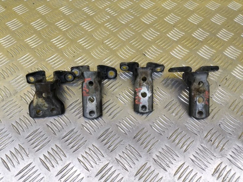 Петля двери Mitsubishi Pajero IV (2006-2019) 2007 MR964927 ВНЕДОРОЖНИК 3.8 I