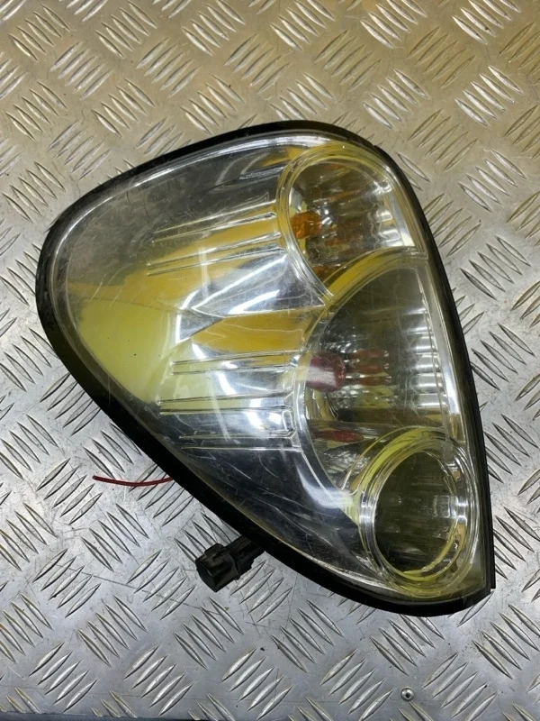 Фонарь задний левый Mitsubishi L200 (2006-2015) 2010 8330A155