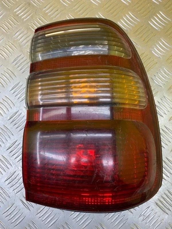 Фонарь задний правый Toyota Land Cruiser (100) 1998-2007 2002 8155060560