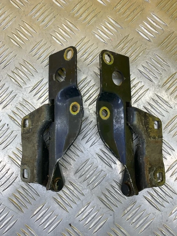 Петля капота Nissan Pathfinder (R51M) 2004-2013 2006 654004M400 ВНЕДОРОЖНИК 2.5 D YD25DDTI