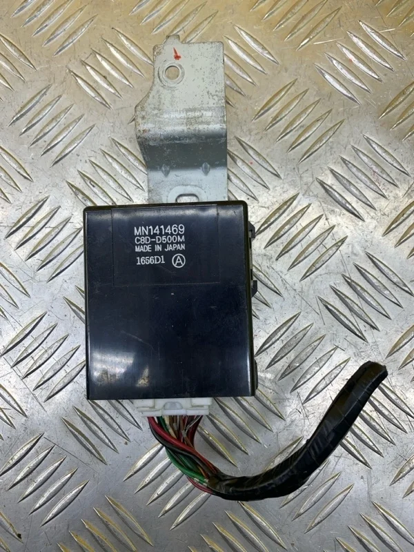 Блок управления стеклоподъемниками Mitsubishi L200 (2006-2015) 2006 MN141469 ПИКАП 2.5 D 4D56