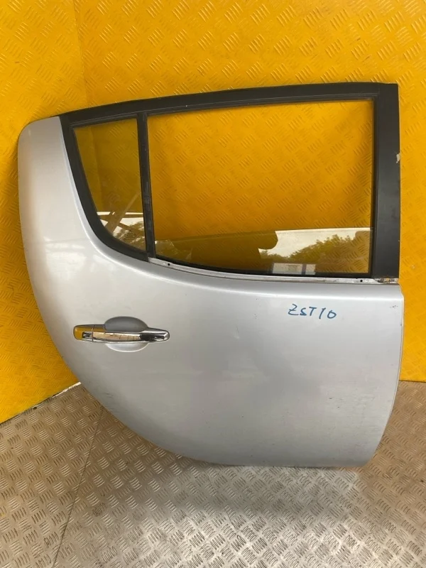 Стекло двери задней правой Mitsubishi L200 (2006-2015) 2006 5736A008 ПИКАП 2.5 D 4D56