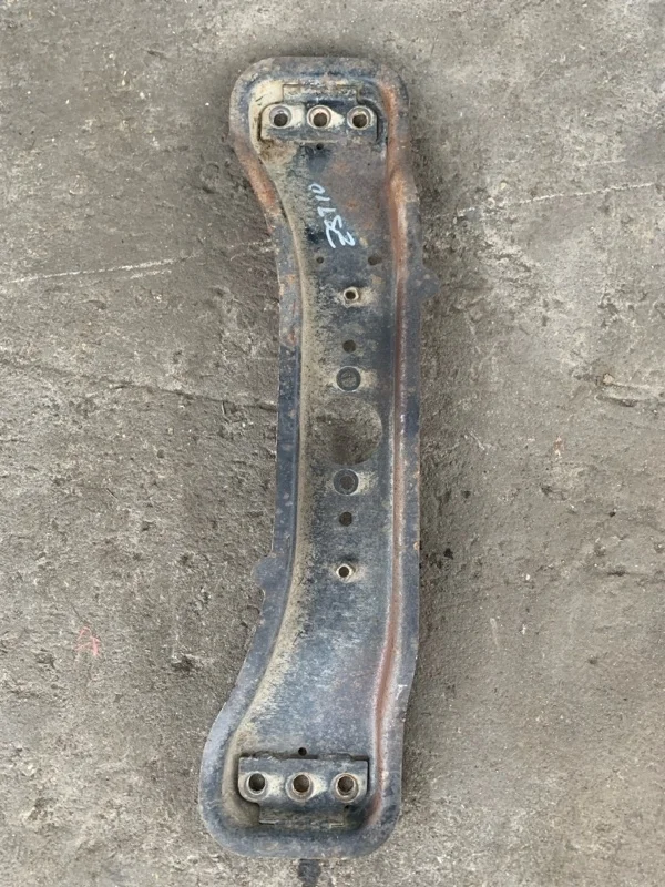 Балка под КПП Mitsubishi L200 (2006-2015) 2006 MR995060 ПИКАП 2.5 D 4D56