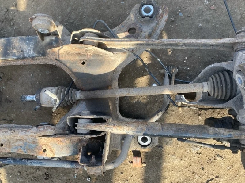 Полуось задняя (приводной вал, ШРУС) Land Rover Range Rover Evoque I (2011-2018) 2011 LR024763 2.2 D 224DT