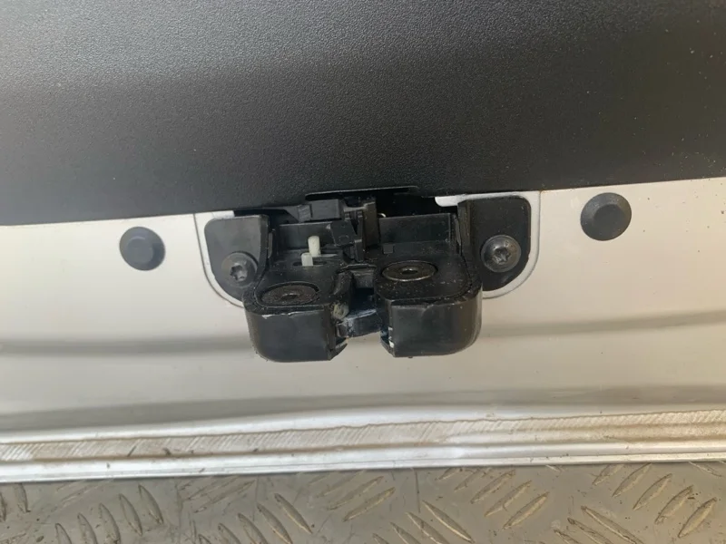 Замок багажника Dacia Duster 2010-2017 2016 905039326R 1.6 I