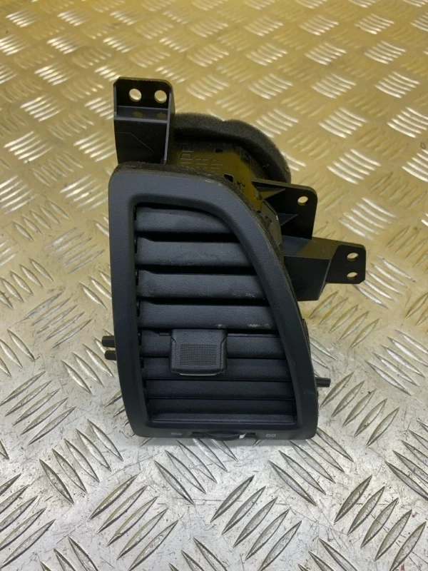 Дефлектор обдува салона Infiniti Fx 30D ( 2002-2013) 2011 687601CA0B 3.0 D V9X