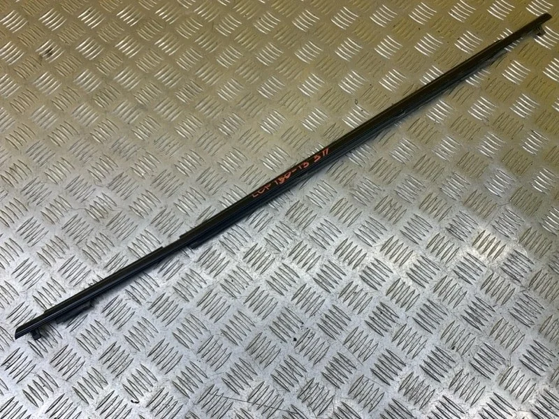 Молдинг стекла двери задней правой наружный Toyota Land Cruiser Prado 150 (2009-2023) 2013 7572160071 ВНЕДОРОЖНИК 3.0 D 1KDFTV