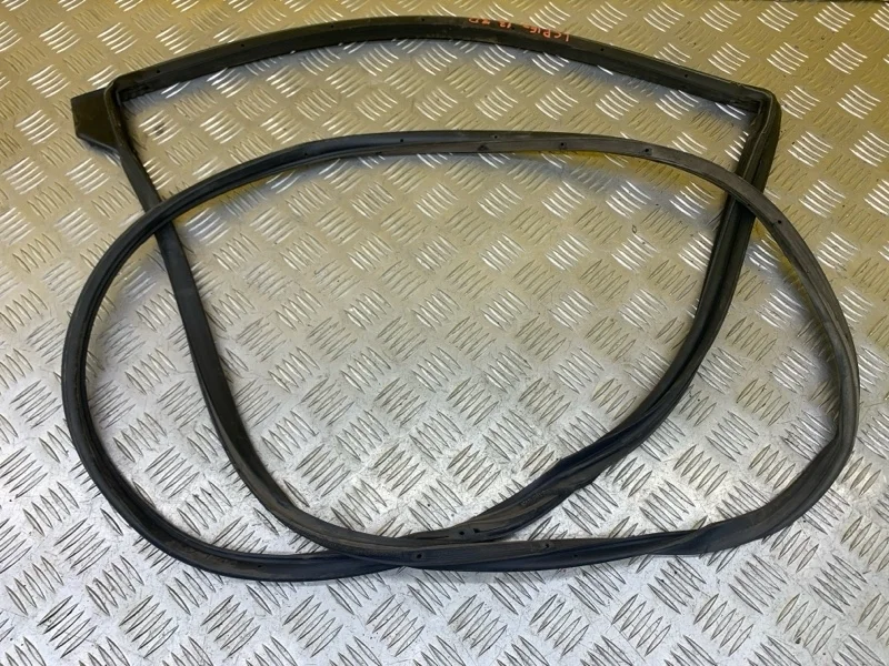 Уплотнитель двери задней правой Toyota Land Cruiser Prado 150 (2009-2023) 2013 6787160130 ВНЕДОРОЖНИК 3.0 D 1KDFTV