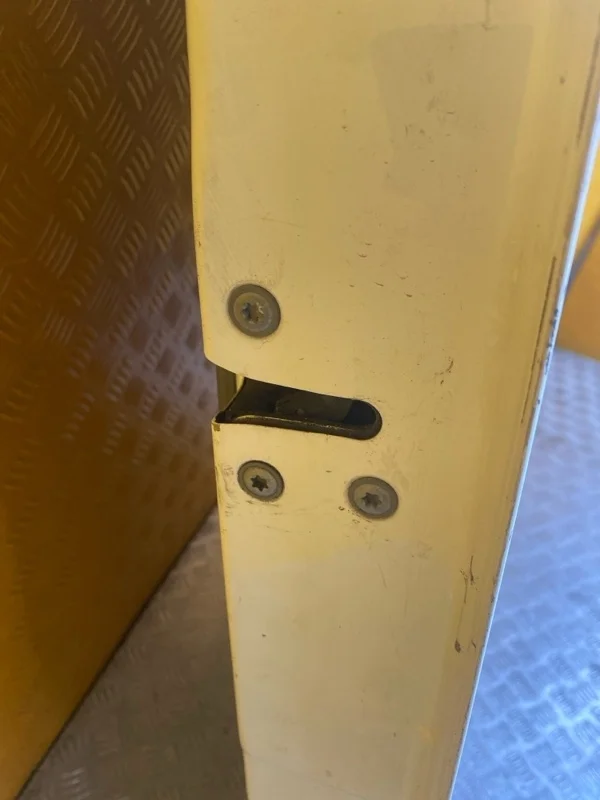 Замок двери задней правой Nissan Cabstar 2016 805023Y50E ГРУЗОВОЙ 2.5 D YD25DDTI