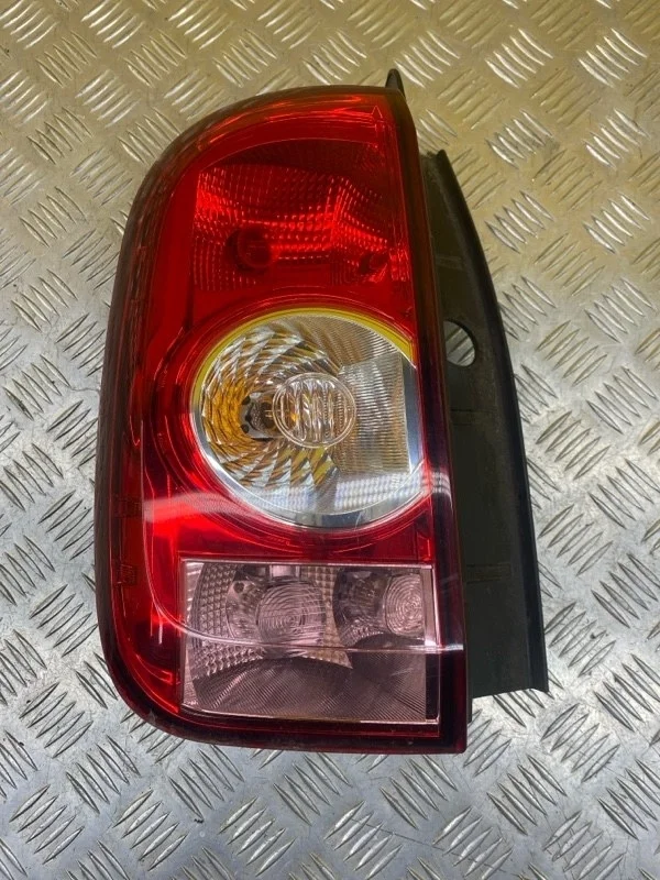 Фонарь задний левый Dacia Duster 2010-2017 2014 265550035R 1.5 D K9K858