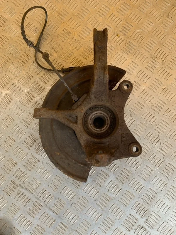 Кулак поворотный левый Dacia Duster 2010-2017 2014 8200881914 1.5 D K9K858