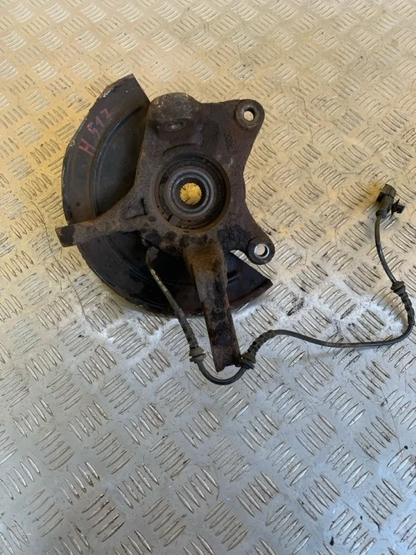 Кулак поворотный правый Dacia Duster 2010-2017 2014 8200881916 1.5 D K9K858