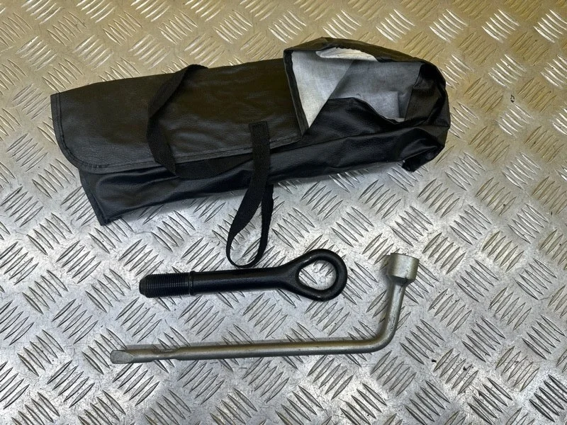 Набор инструментов штатный Toyota Rav 4 (Ca40) (2012-2019) 2013 0912010040 2.0 D 1ADFTV