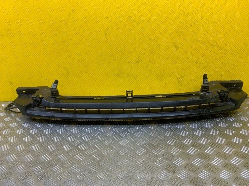 Решетка в бампер Land Rover Range Rover Evoque I (2011-2018) 2011 BJ3217E778A 2.2 D 224DT