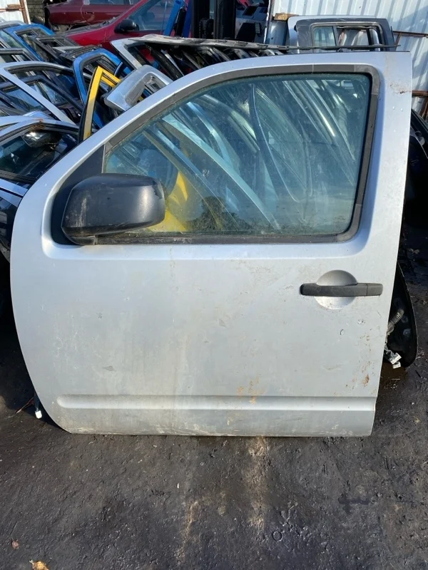 Дверь передняя левая Nissan Navara (D40) 2004-2015 2005 80101EB330 2.5 D YD25DDTI