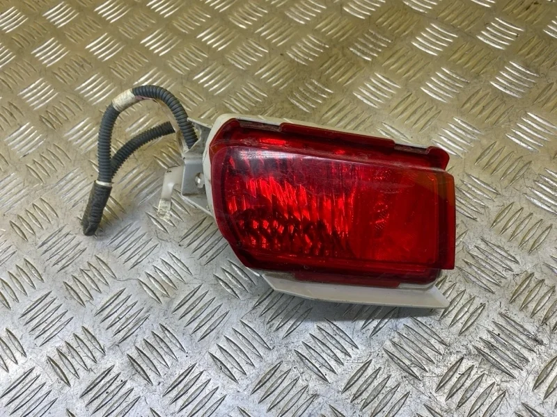 Фонарь задний в бампер Toyota Land Cruiser Prado 150 (2009-2023) 2012 8158160240 2.7 I 2TRFE