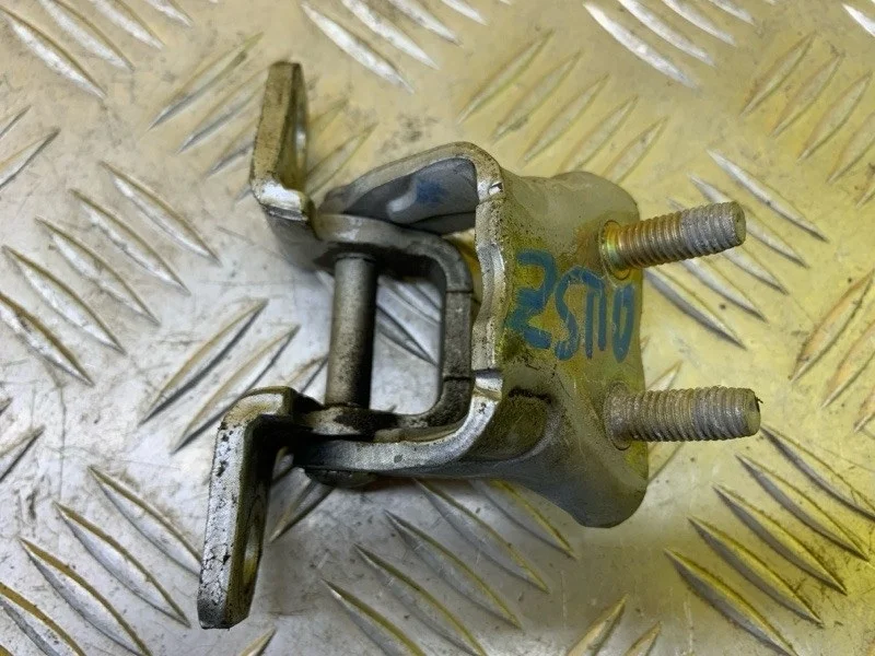 Петля двери Mitsubishi L200 (2006-2015) 2006 5732A027 ПИКАП 2.5 D 4D56