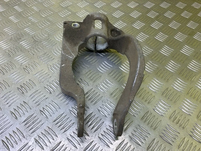 Вилка амортизатора Land Rover Discovery V (2016-н.в.) 2018 LR105282 3.0 D 30DDTX