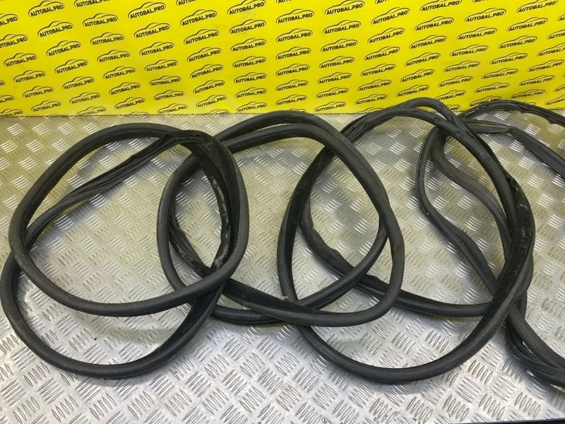 Уплотнитель Land Rover Range Rover Evoque I (2011-2018) 2014 LR048307 2.2 D 224DT