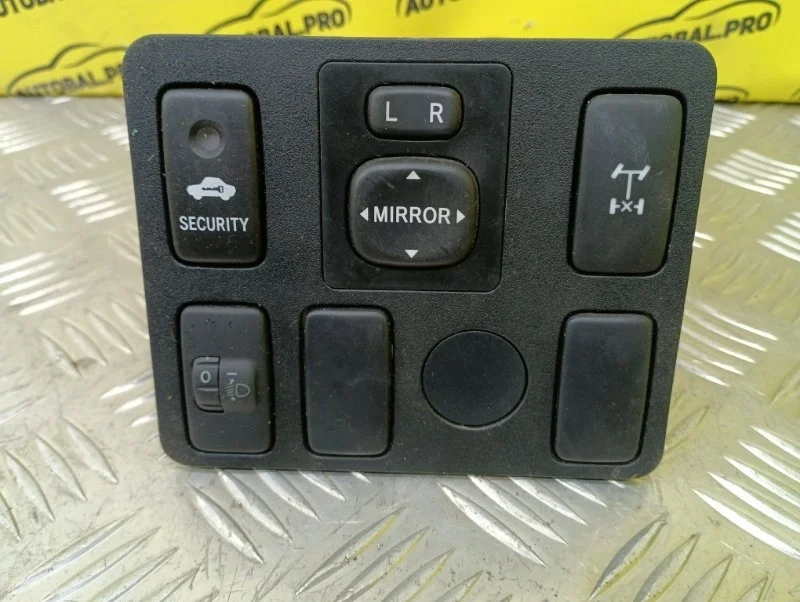 Блок кнопок Toyota Hilux (2005-2015) 2014 8487252030 ПИКАП 2.5 D 2KDFTV