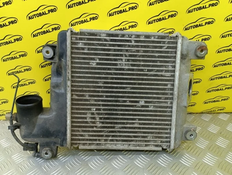 Интеркулер Toyota Hilux (2005-2015) 2010 179400L060
