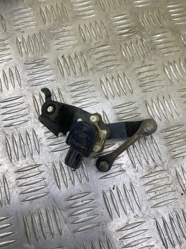 Датчик положения кузова Toyota Rav 4 (XA50) (2018-н.в.) 2019 8940842031 2.5 I A25AFXS