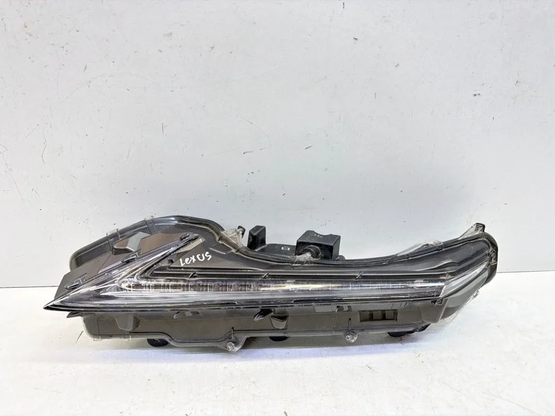 Ходовой огонь Lexus NX300 1