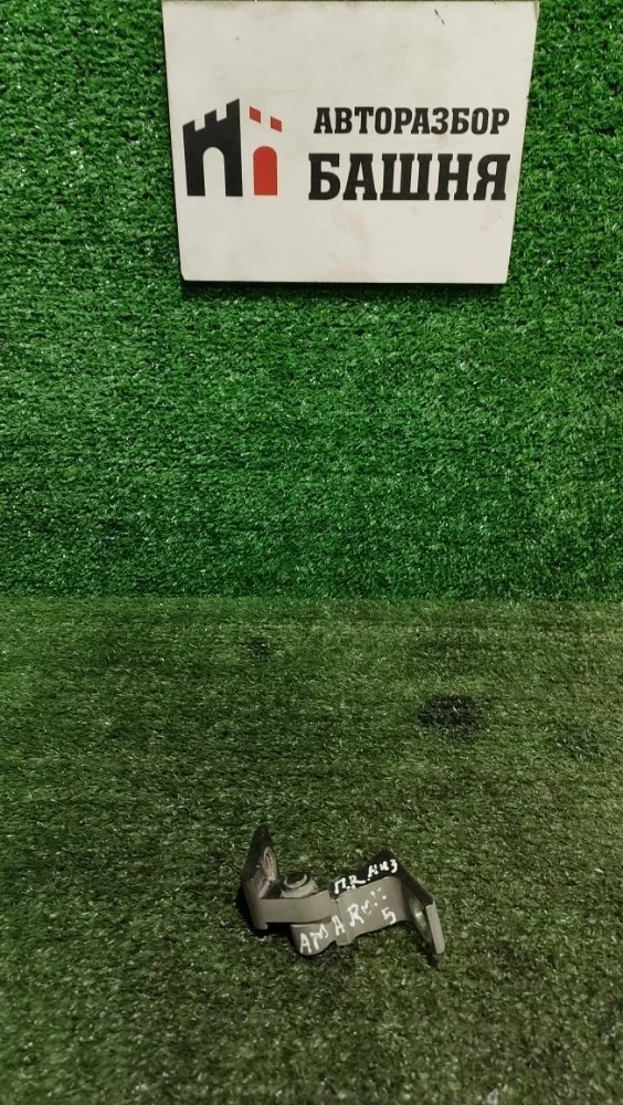 Петля двери Volkswagen Amarok 2010 8K0831402G CDCA, передняя правая