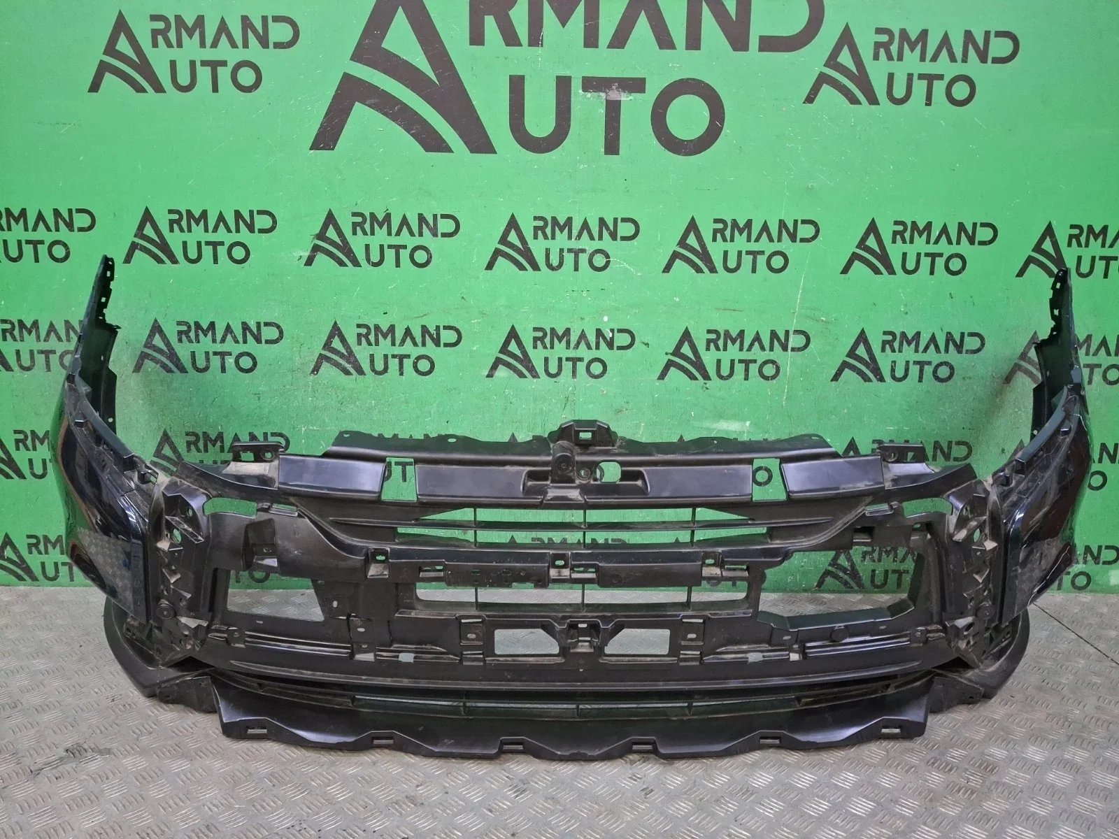 Бампер Mitsubishi Outlander 2018-нв 3