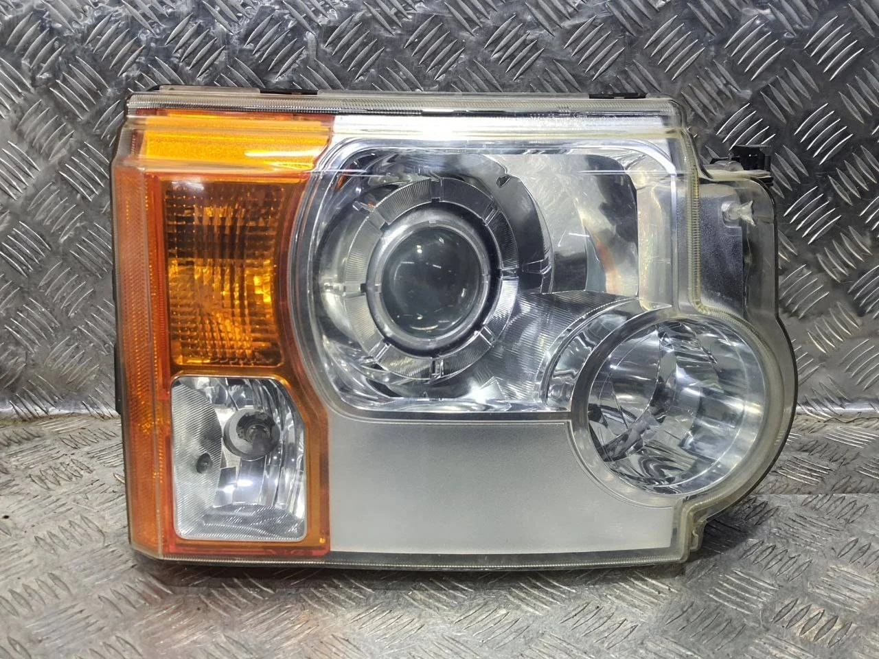 фара правая Land Rover Discovery 3 L319