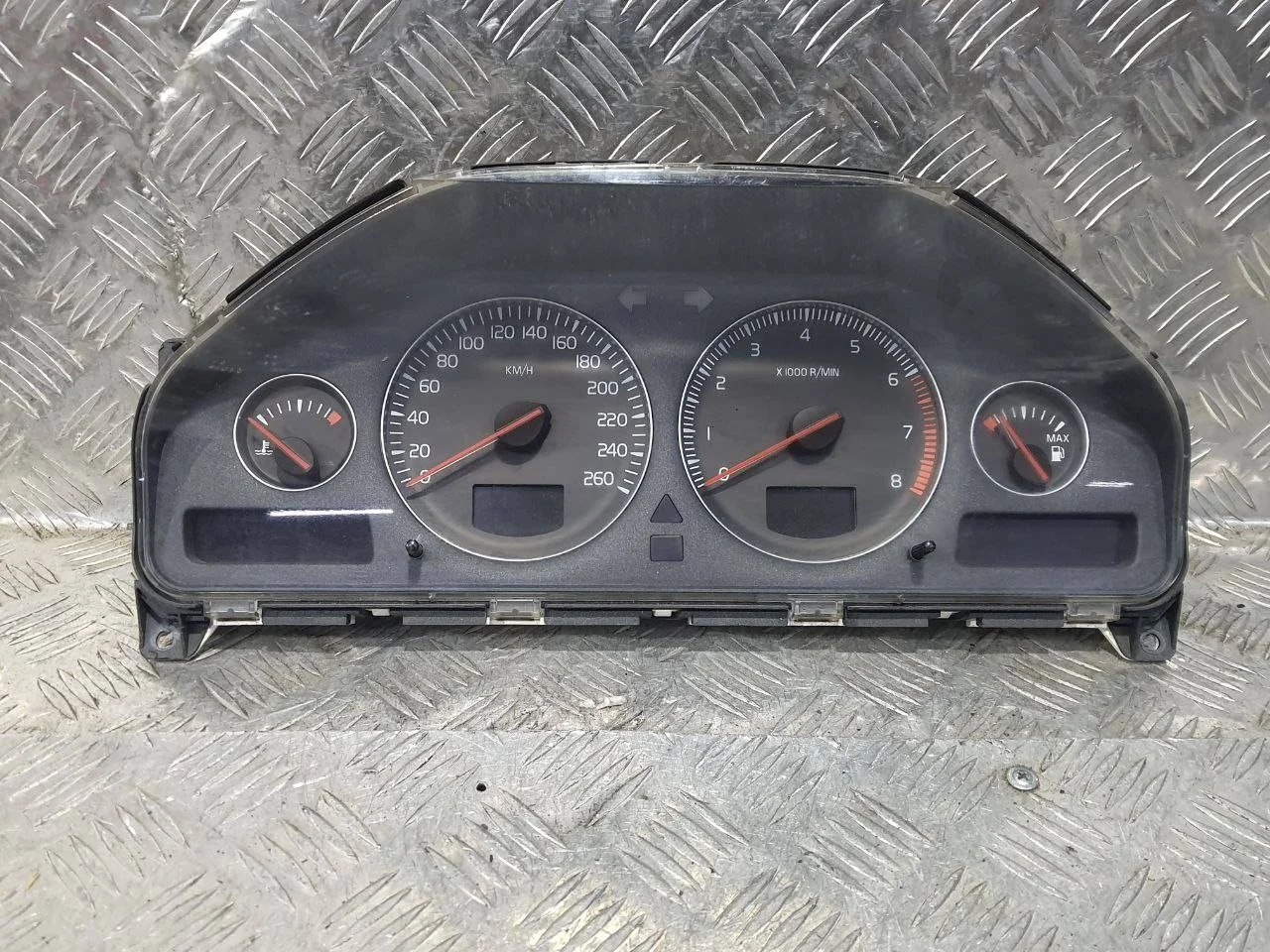 панель приборов (щиток) Volvo XC90