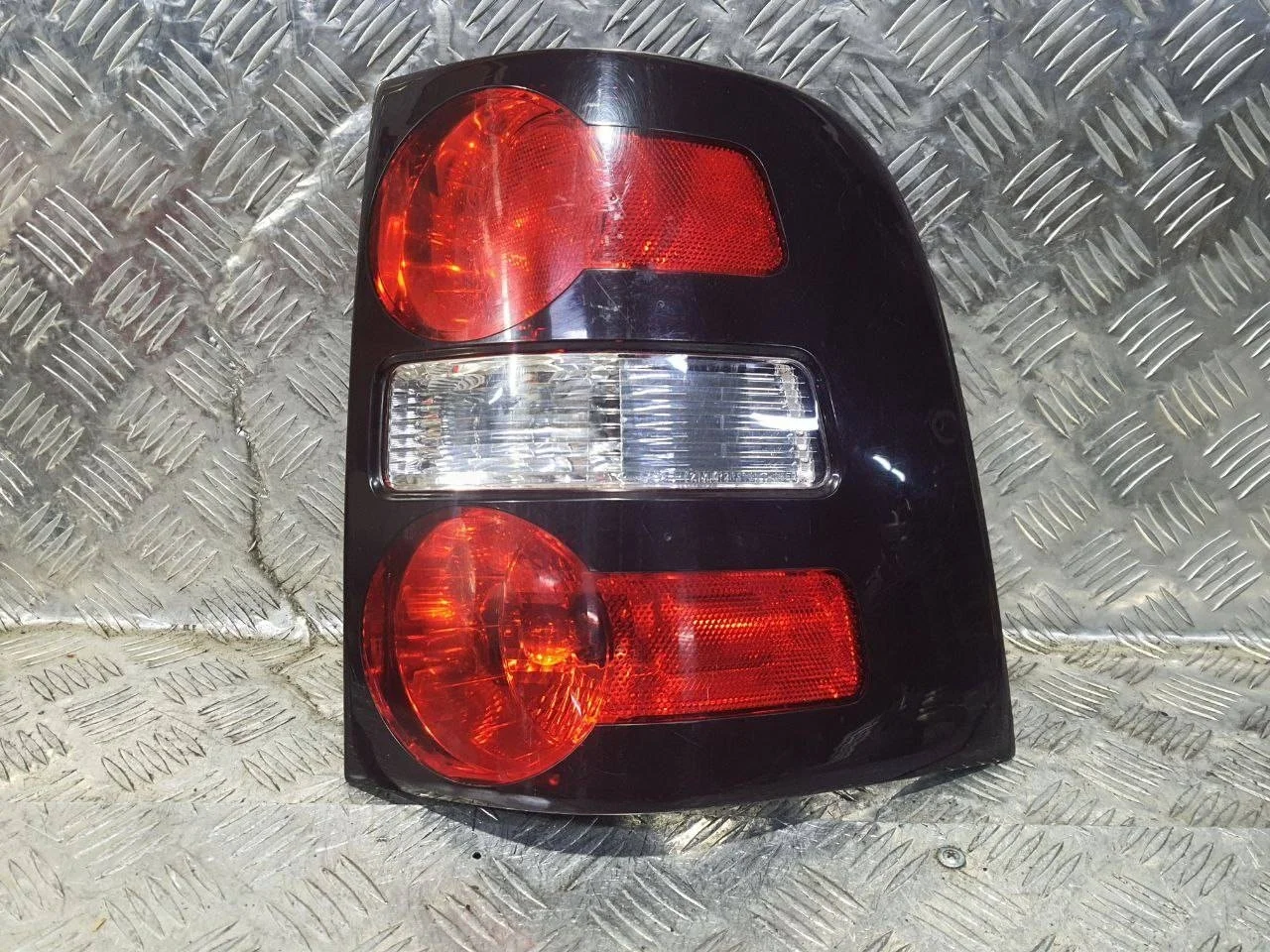 фонарь задний правый Ford Explorer 4  U251