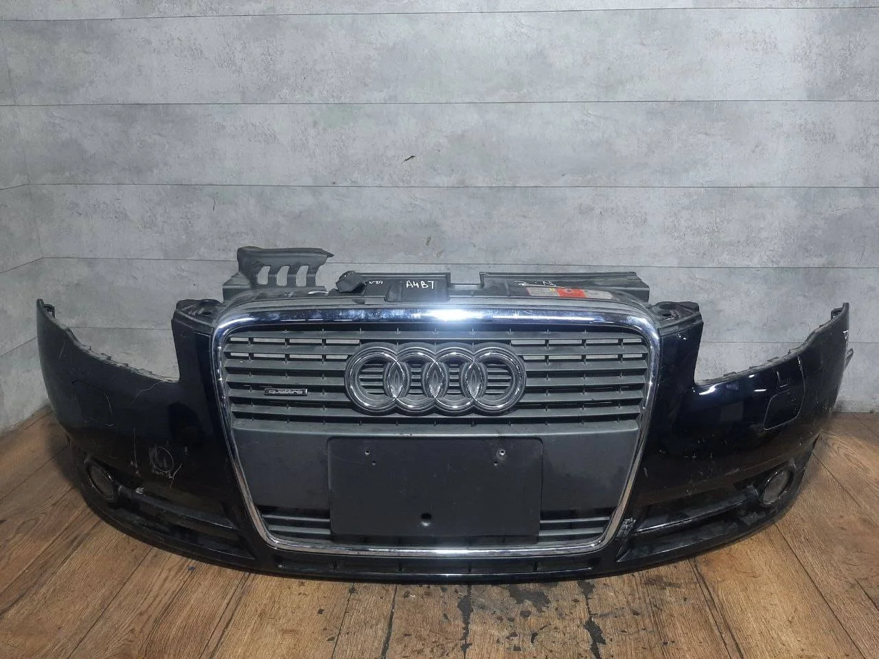 бампер передний Audi A4 B7 8EC