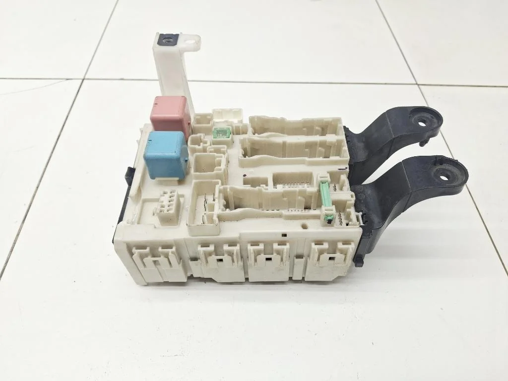 Блок предохранителей Toyota Corolla E150