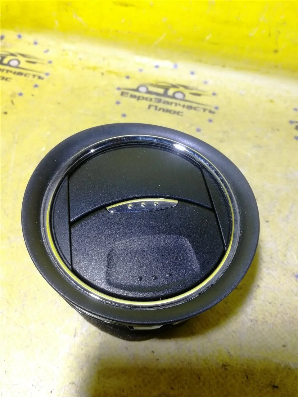 Дефлектор воздуховода Ford Mondeo 4 1688403 УНИВЕРСАЛ