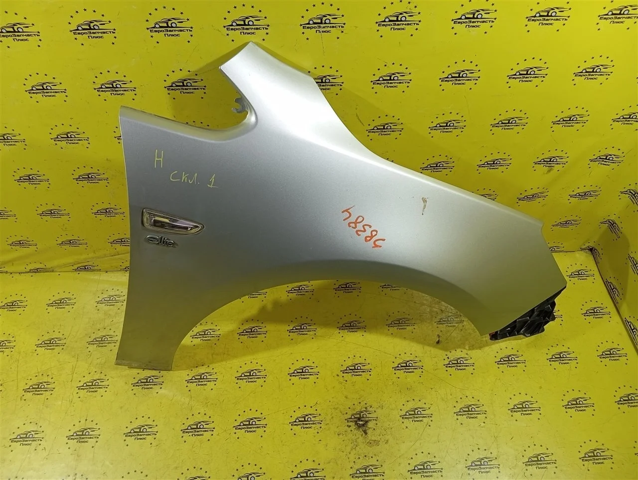 Крыло Opel Astra 55574666 J, переднее правое