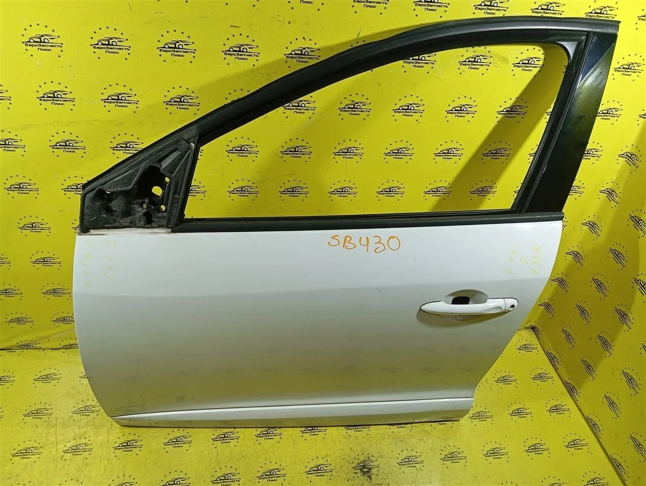 Дверь Renault Megane 3 801011761R X95, передняя левая