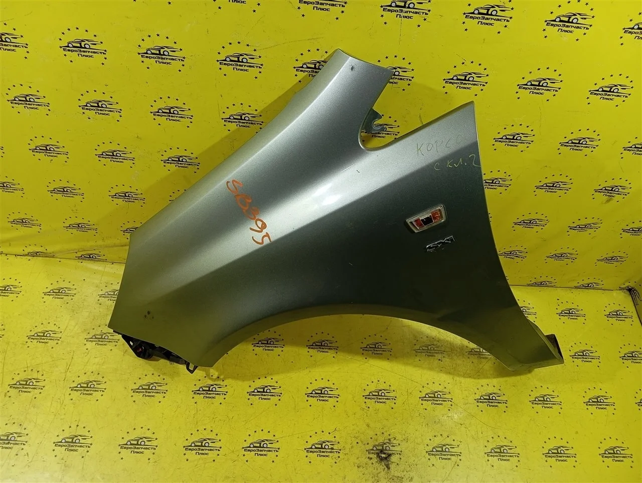 Крыло Opel Corsa 93189645 D, переднее левое