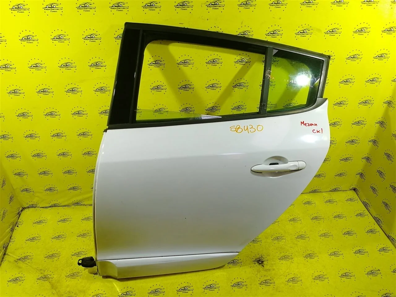 Дверь Renault Megane 3 821003885R X95, задняя левая