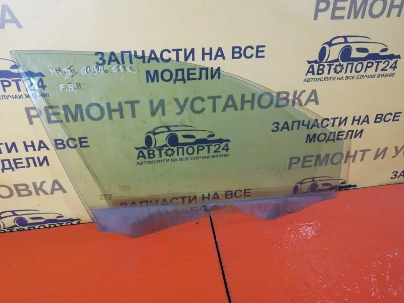 Стекло двери RENAULT MEGANE 2002-2008 8200211198, переднее правое