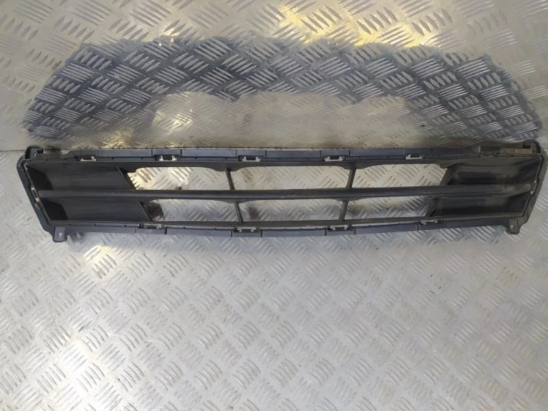 Решетка в бампер центральная HYUNDAI SOLARIS 2014-2017 865614L500