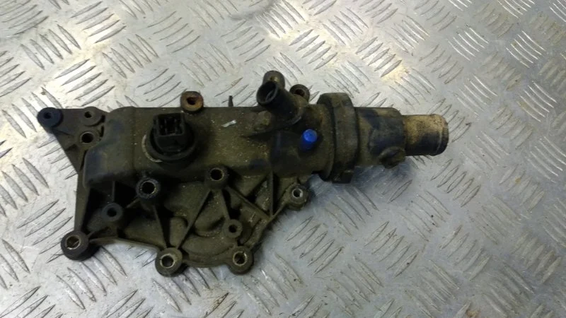 Корпус термостата RENAULT FLUENCE 2010–2014 8200700092