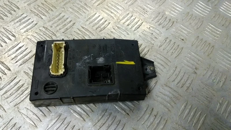 Блок комфорта RENAULT SANDERO 2007-2014 8201279200