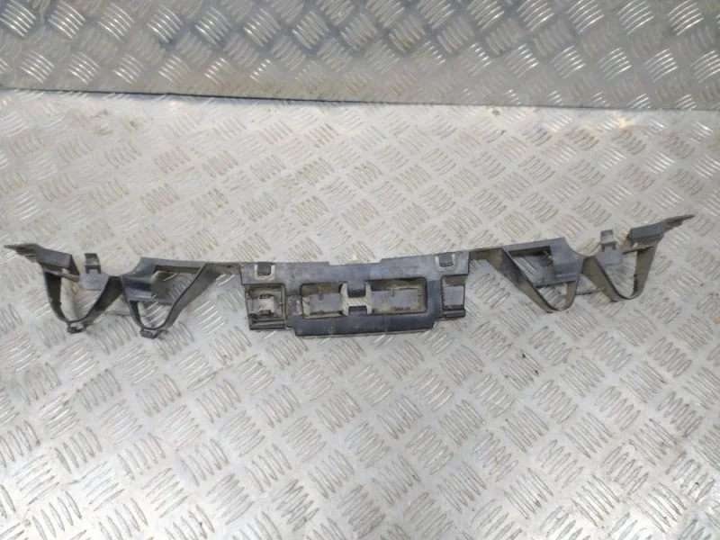 Кронштейн заднего бампера RENAULT MEGANE 2003-2009 8200146040