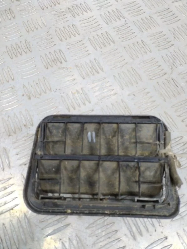 Решетка вентиляционная RENAULT MEGANE 2003-2009 7700838358